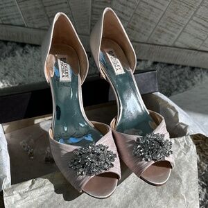 Badgley Mischka Bridal D'Orsay Pale Pink with Broche, sz 9.5